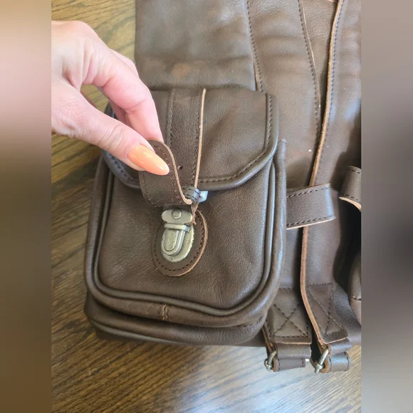 Vintage Marlboro Unlimited Gear- Leather / Cowhide Backpack - Picture 13 of 15